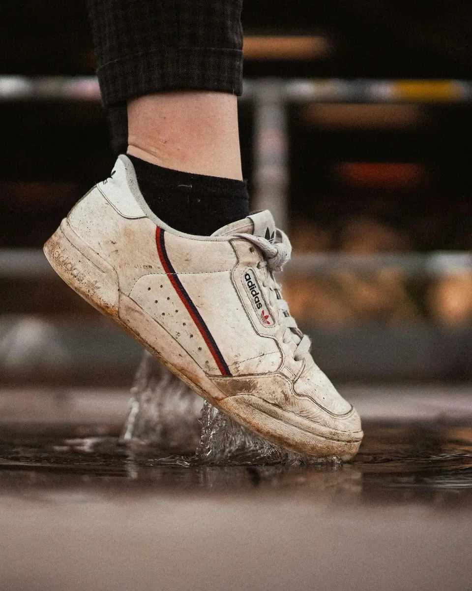 Sneakers worden professioneel gereinigd
